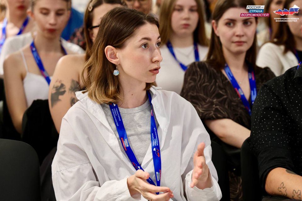 В Луганске провели лекцию для будущих журналистов и специалистов СМИ региона В Луганске провели лекцию для будущих журналистов и специалистов СМИ региона