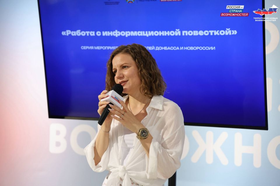 В Луганске провели лекцию для будущих журналистов и специалистов СМИ региона В Луганске провели лекцию для будущих журналистов и специалистов СМИ региона