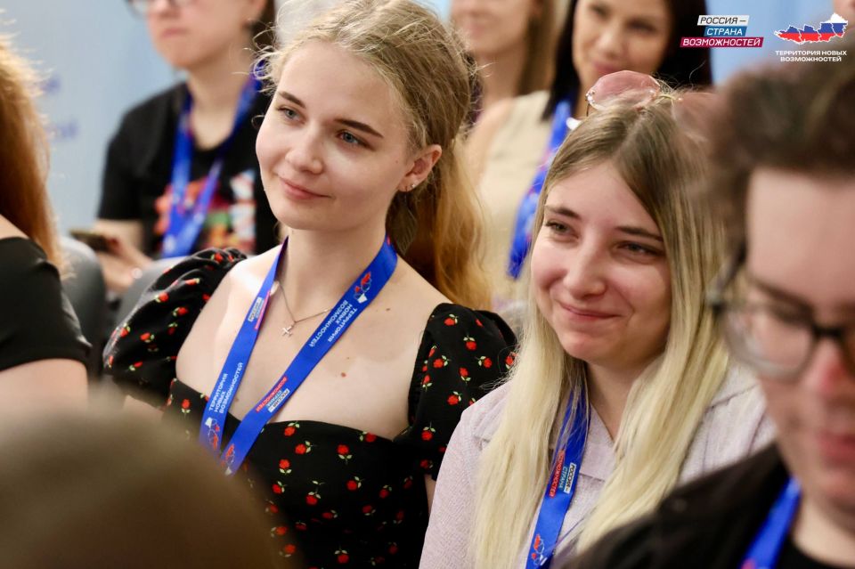 В Луганске провели лекцию для будущих журналистов и специалистов СМИ региона В Луганске провели лекцию для будущих журналистов и специалистов СМИ региона