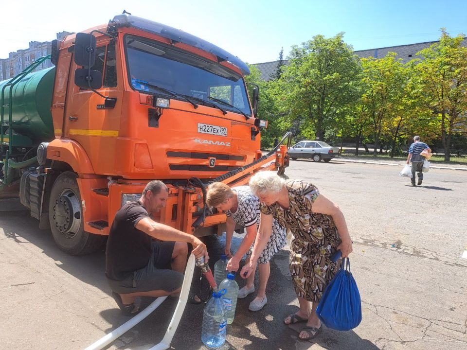 Подвоз воды в районе супермаркета "Матрешка"! Подвоз воды в районе супермаркета "Матрешка"!