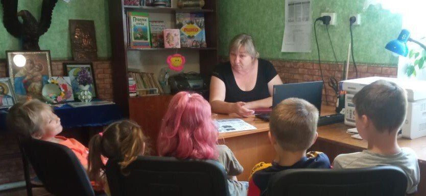 Живя в обществе, каждый ребенок является отдельной, самодостаточной личностью, с собственным мнением, желаниями и мыслями, обладает определенными правами и обязанностями, о которых ему необходимо знать Живя в обществе, каждый ребенок является отдельной, самодостаточной личностью, с собственным мнением, желаниями и мыслями, обладает определенными правами и обязанностями, о которых ему необходимо знать