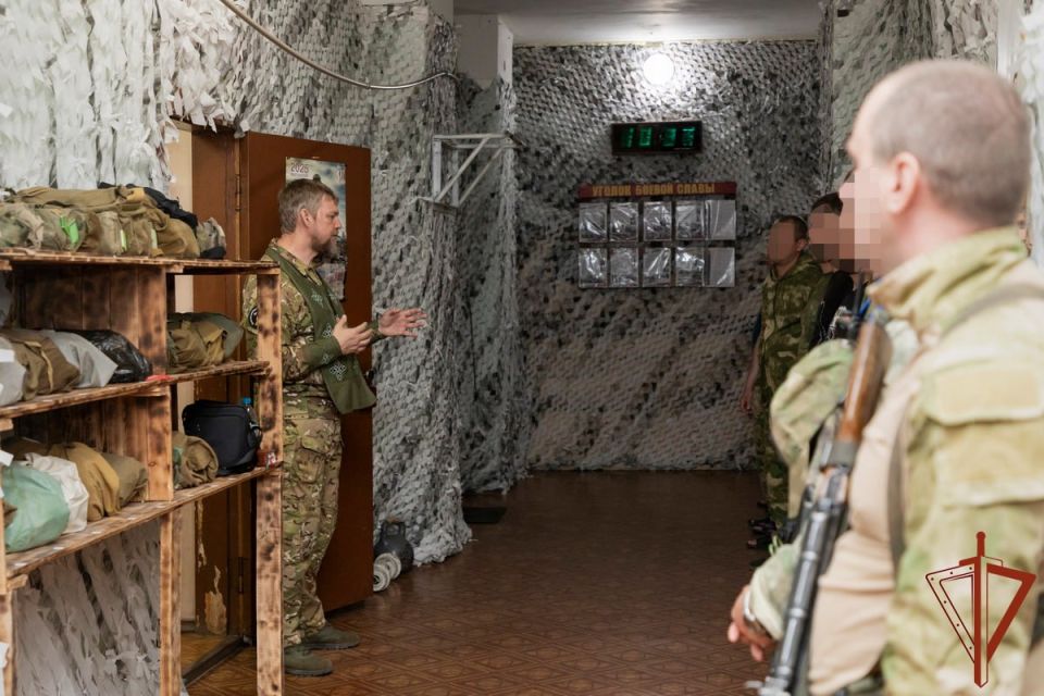 Председатель отдела Ханты-Мансийской Епархии по взаимодействию с казачеством и силовыми структурами иерей Вадим Павловский встретился с росгвардейцами в ЛНР Председатель отдела Ханты-Мансийской Епархии по взаимодействию с казачеством и силовыми структурами иерей Вадим Павловский встретился с росгвардейцами в ЛНР