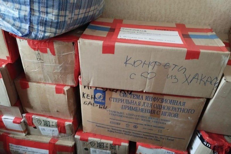 Учителя и школьники из Хакасии отправили посылку друзьям из ЛНР Учителя и школьники из Хакасии отправили посылку друзьям из ЛНР