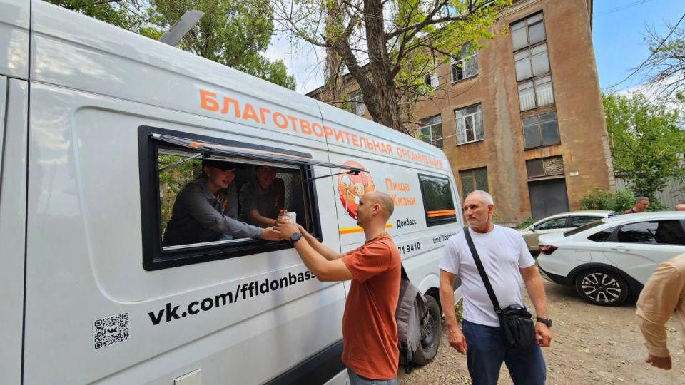 Церемония открытия мемориальной доски в память о погибших волонтерах организации «Пища Жизни. Донбасс» прошла в Алчевске Церемония открытия мемориальной доски в память о погибших волонтерах организации «Пища Жизни. Донбасс» прошла в Алчевске