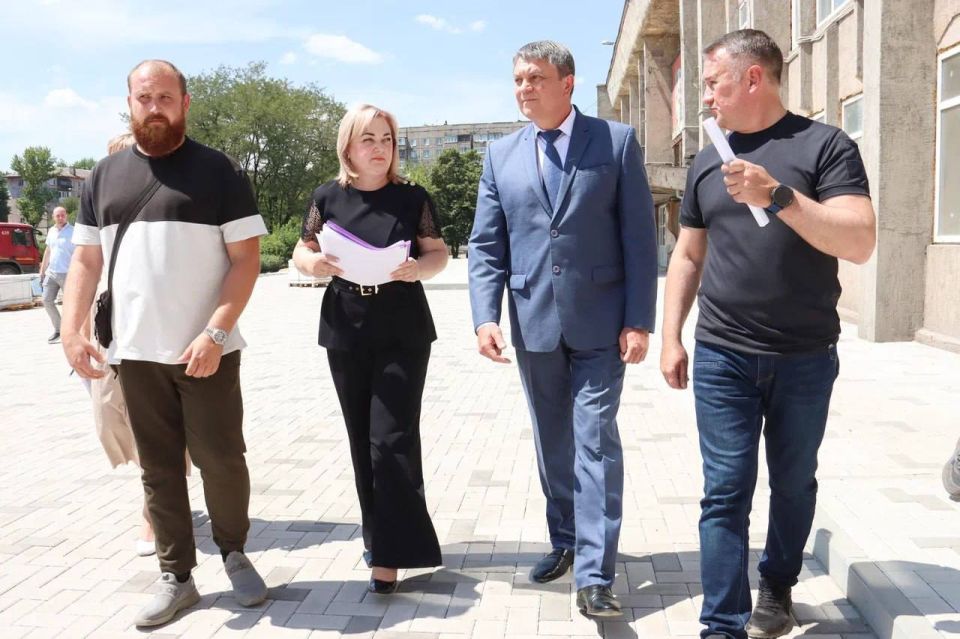 Леонид Пасечник: В Алчевске ко Дню города появится еще одно обновленное общественное пространство – площадь 25-летия Победы Леонид Пасечник: В Алчевске ко Дню города появится еще одно обновленное общественное пространство – площадь 25-летия Победы