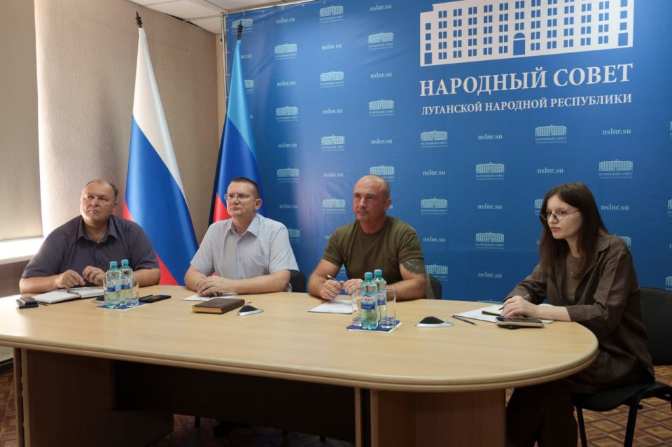 Депутаты Народного Совета приняли участие в вебинаре в рамках реализации кадрового проекта «Герои Луганщины»