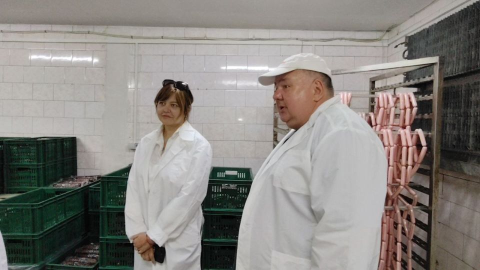 Министр экономического развития ЛНР посетила аргопредприятие "Агросфера", где недавно начал работу новый цех по производству колбасных изделий Министр экономического развития ЛНР посетила аргопредприятие "Агросфера", где недавно начал работу новый цех по производству колбасных изделий