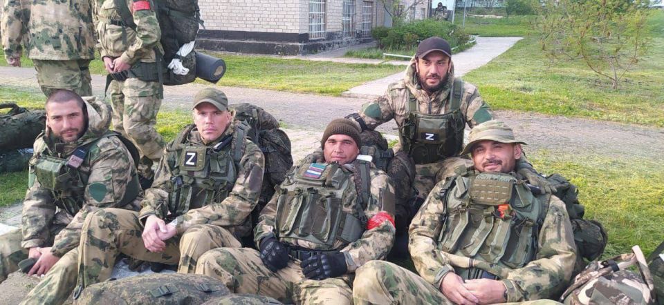 Герои нашего времени. Памяти павших: «Мантана» – воин спецназа «Ахмат» МО РФ Вот что до глубины души причиняет боль: в вихре боевых действий, где каждый день становится испытанием на прочность, порой гаснут самые яркие звёзды Герои нашего времени. Памяти павших: «Мантана» – воин спецназа «Ахмат» МО РФ Вот что до глубины души причиняет боль: в вихре боевых действий, где каждый день становится испытанием на прочность, порой гаснут самые яркие звёзды