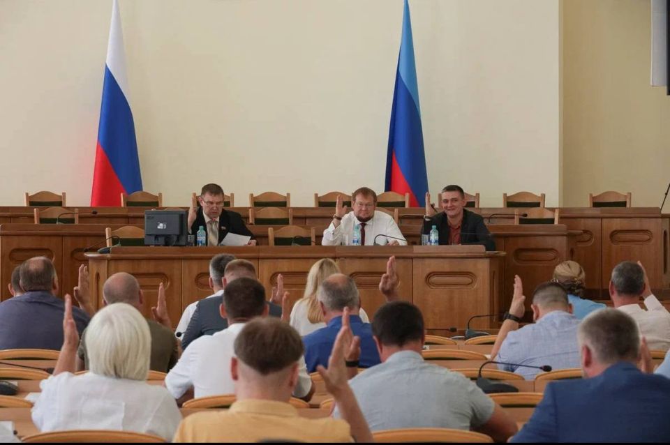 Максим Величко: Сегодня провели заседание Народного Совета ЛНР, в рамках которого рассмотрен ряд значимых законодательных инициатив Максим Величко: Сегодня провели заседание Народного Совета ЛНР, в рамках которого рассмотрен ряд значимых законодательных инициатив