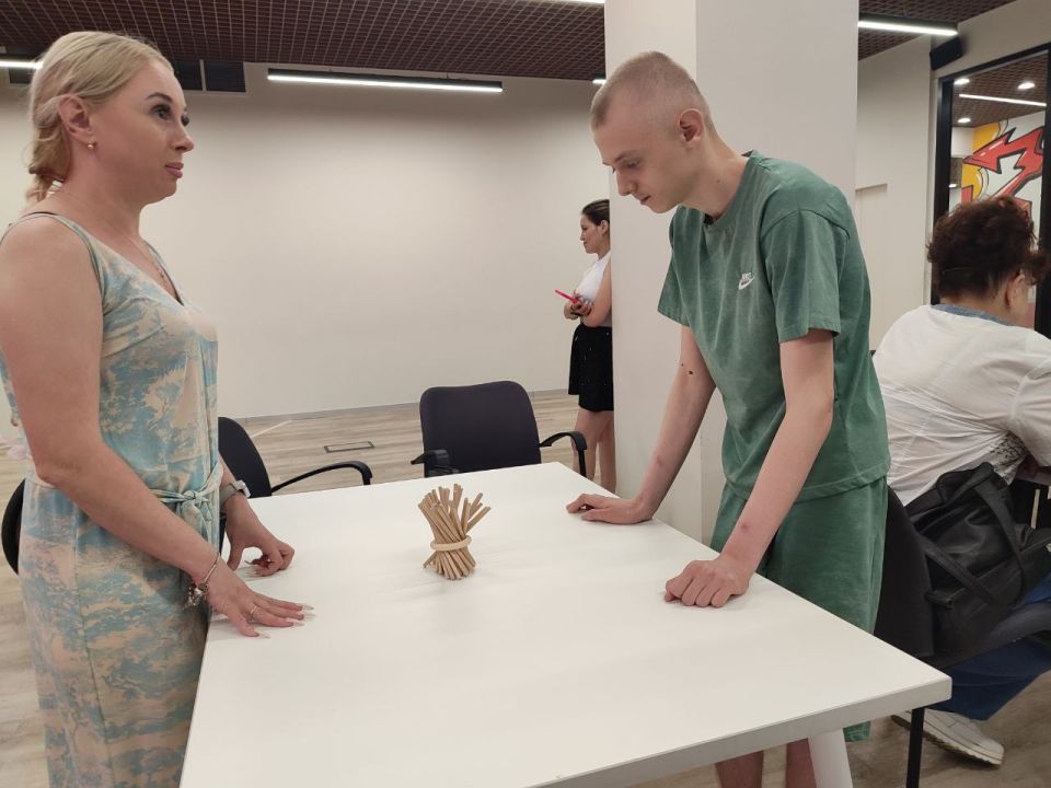 Юные луганчане сыграли в инклюзивные настольные игры Юные луганчане сыграли в инклюзивные настольные игры