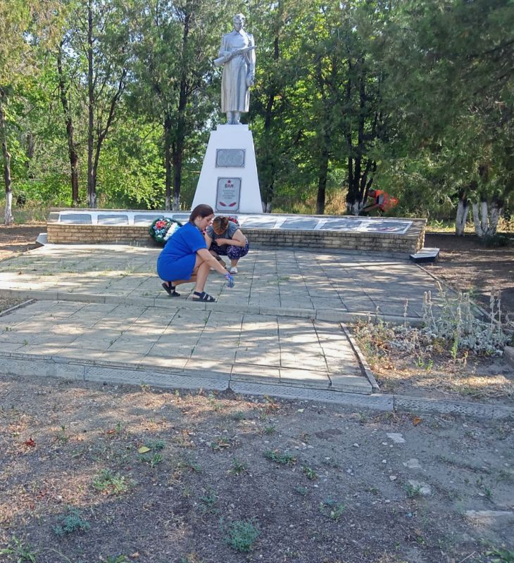 Приняли участие в субботнике по благоустройству территории и обеспечения пожарной безопасности в рамках сразу трех масштабных акций: "Сад памяти", "Чистая республика" и "Вода России" Приняли участие в субботнике по благоустройству территории и обеспечения пожарной безопасности в рамках сразу трех масштабных акций: "Сад памяти", "Чистая республика" и "Вода России"