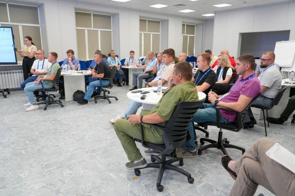Участники «Героев Луганщины» продолжают получать знания от руководства АГ ЛНР Участники «Героев Луганщины» продолжают получать знания от руководства АГ ЛНР
