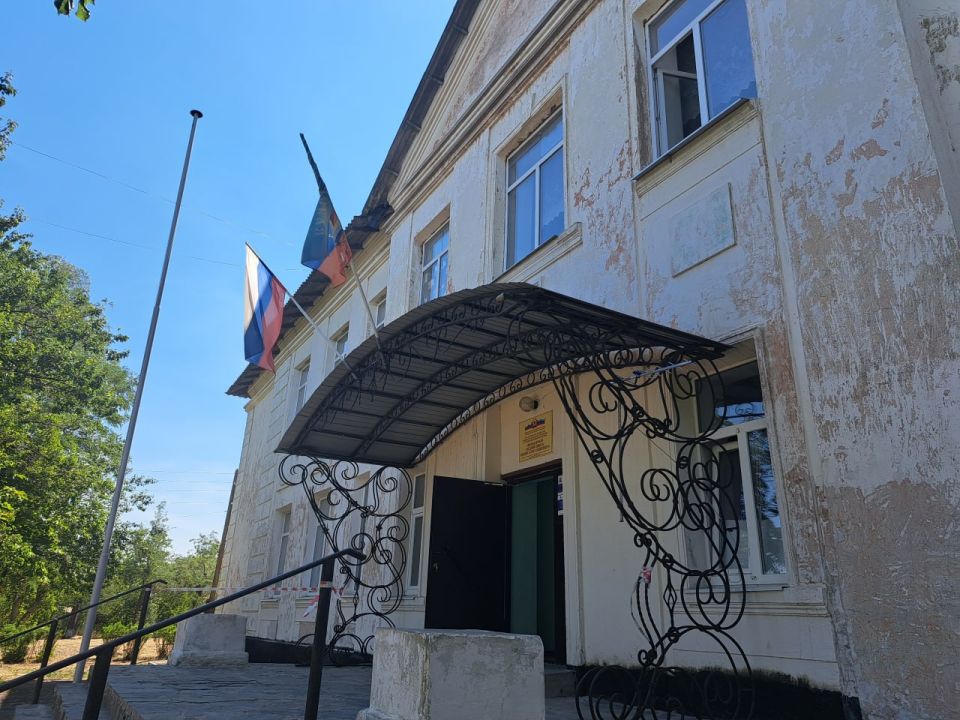 Ремонт Володарской школы имени Олега Кошевого закончат к концу августа Ремонт Володарской школы имени Олега Кошевого закончат к концу августа