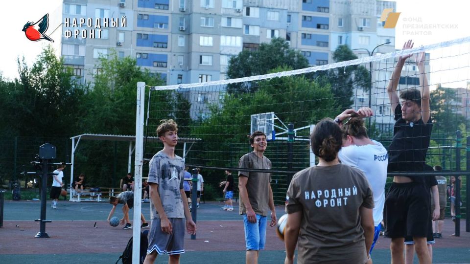 Сегодня молодежка Народного фронта провела увлекательную тренировку по волейболу Сегодня молодежка Народного фронта провела увлекательную тренировку по волейболу