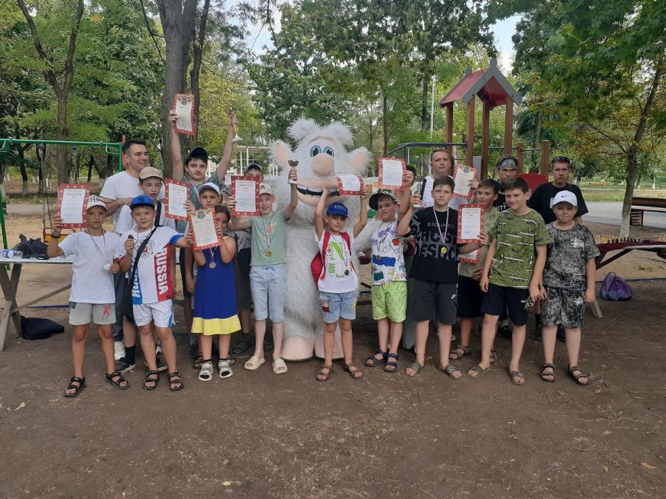 В Краснодоне состоялся турнир по шахматам среди детей и взрослых, посвящённый Международному дню шахмат В Краснодоне состоялся турнир по шахматам среди детей и взрослых, посвящённый Международному дню шахмат