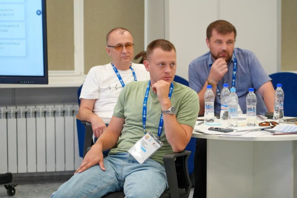Участники «Героев Луганщины» продолжают получать знания от руководства АГ ЛНР Участники «Героев Луганщины» продолжают получать знания от руководства АГ ЛНР