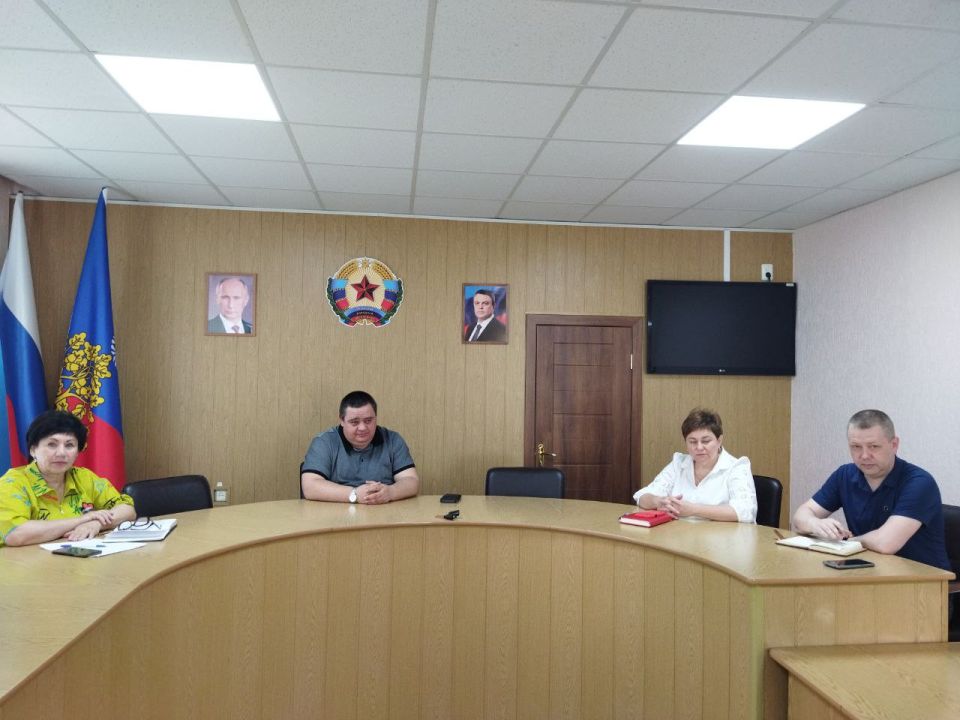 В Администрации городского округа город Ровеньки состоялось плановое совещание, которое провел Глава городского округа город Ровеньки Андрей Викторович Рубанцов В Администрации городского округа город Ровеньки состоялось плановое совещание, которое провел Глава городского округа город Ровеньки Андрей Викторович Рубанцов
