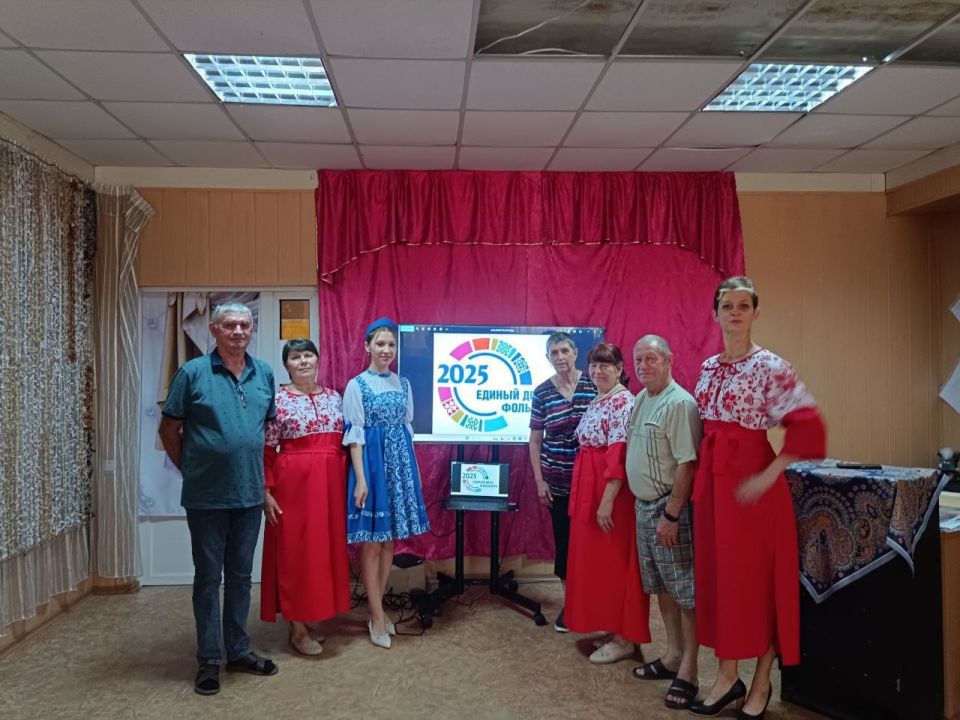 В Весёлотарасовском сельском доме культуры состоялись посиделки к Единому дню фольклора в России В Весёлотарасовском сельском доме культуры состоялись посиделки к Единому дню фольклора в России
