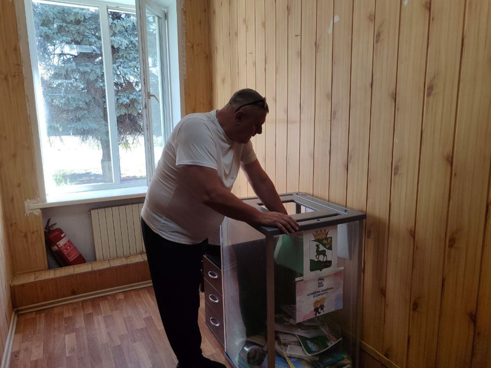 Депутаты присоединились к акции от партии «ЕДИНАЯ РОССИЯ» «Собери ребенка в школу» Депутаты присоединились к акции от партии «ЕДИНАЯ РОССИЯ» «Собери ребенка в школу»
