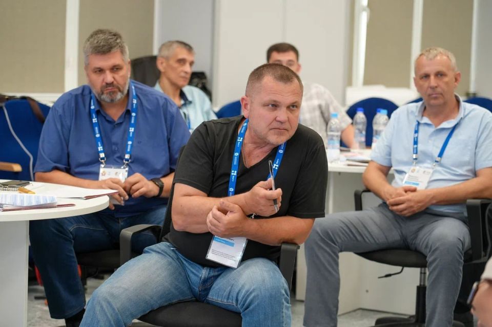 Участники «Героев Луганщины» продолжают получать знания от руководства АГ ЛНР Участники «Героев Луганщины» продолжают получать знания от руководства АГ ЛНР