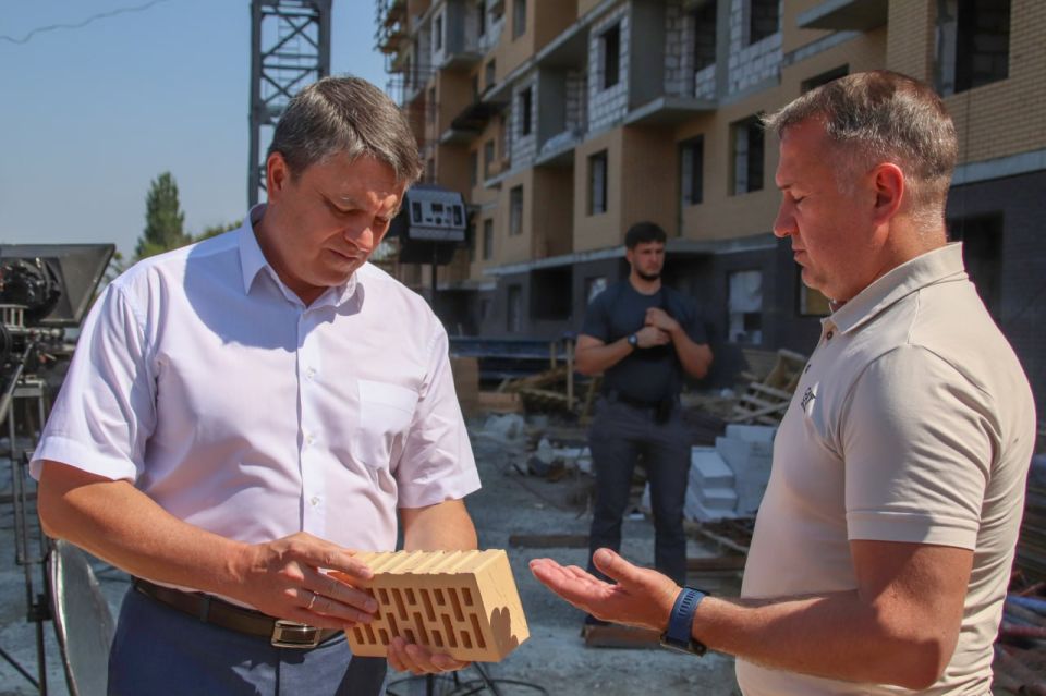 Квартиры в строящейся 9-этажке ЖК «Авиатор» в Луганске проданы на 90 % – Леонид Пасечник Квартиры в строящейся 9-этажке ЖК «Авиатор» в Луганске проданы на 90 % – Леонид Пасечник