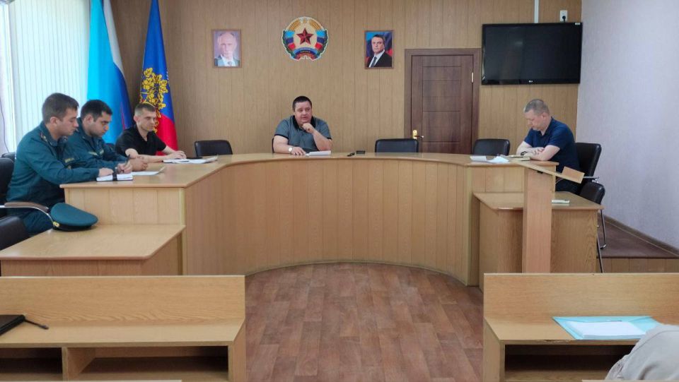 Андрей Рубанцов: Сегодня провел заседание комиссии по предупреждению и ликвидации чрезвычайных ситуаций и обеспечению пожарной безопасности муниципального образования городской округ город Ровеньки Луганской Народной... Андрей Рубанцов: Сегодня провел заседание комиссии по предупреждению и ликвидации чрезвычайных ситуаций и обеспечению пожарной безопасности муниципального образования городской округ город Ровеньки Луганской Народной...
