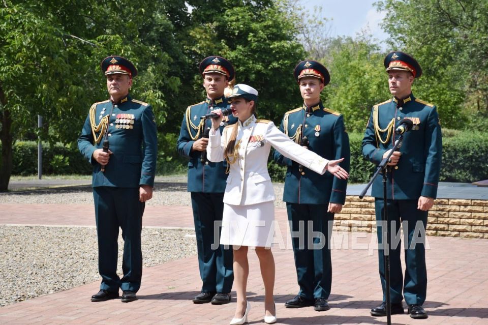 Краснолучский округ принял межрегиональную патриотическую эстафету Краснолучский округ принял межрегиональную патриотическую эстафету