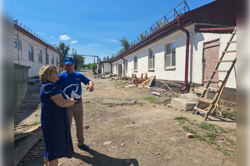 В Свердловском округе по народной программе капитально ремонтируют Володарскую школу им. Олега Кошевого В Свердловском округе по народной программе капитально ремонтируют Володарскую школу им. Олега Кошевого