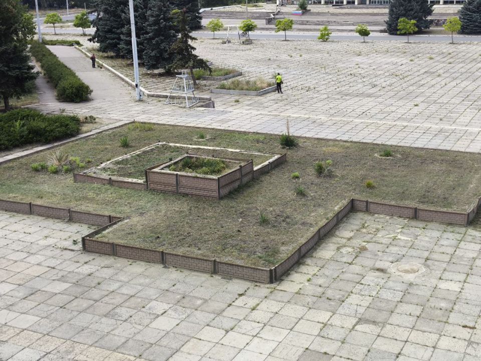 В Рубежном продолжаются работы по благоустройству общественных территорий В Рубежном продолжаются работы по благоустройству общественных территорий
