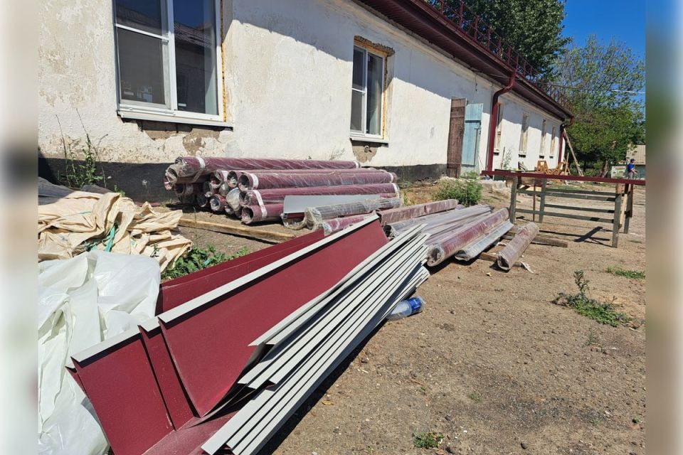 В Свердловском округе по народной программе капитально ремонтируют Володарскую школу им. Олега Кошевого В Свердловском округе по народной программе капитально ремонтируют Володарскую школу им. Олега Кошевого