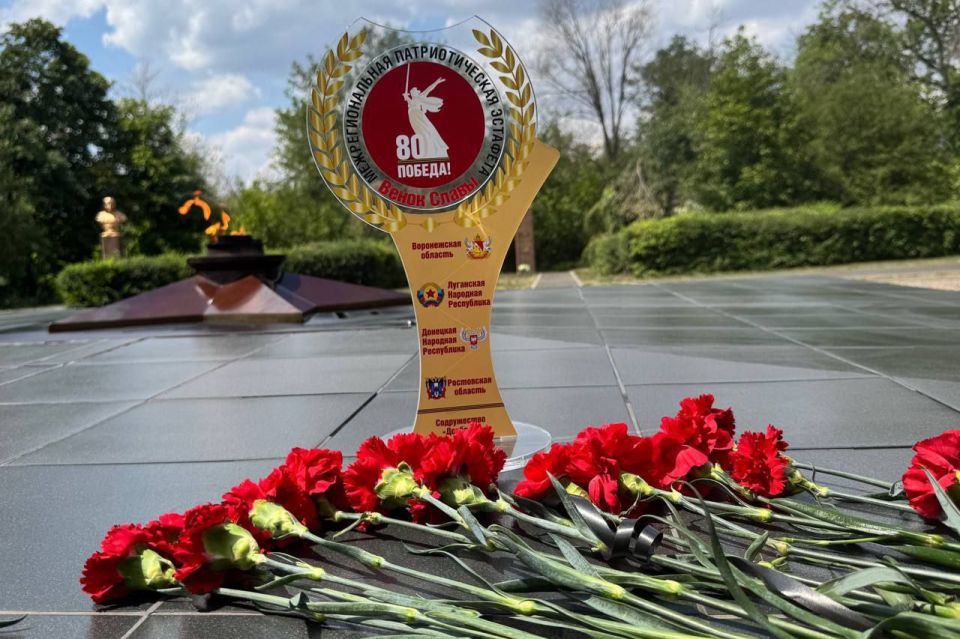 В Красном Луче торжественно встретили эстафету «Венок Славы» В Красном Луче торжественно встретили эстафету «Венок Славы»