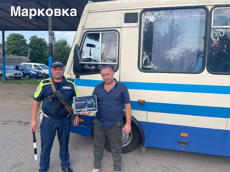 Сотрудники ОГИБДД ОМВД России «Меловский», «Марковский», «Брянковский», «Беловодский», «Первомайский» в рамках мероприятия «Автобус» проводят рейды по повышению безопасности пассажирских перевозок Сотрудники ОГИБДД ОМВД России «Меловский», «Марковский», «Брянковский», «Беловодский», «Первомайский» в рамках мероприятия «Автобус» проводят рейды по повышению безопасности пассажирских перевозок