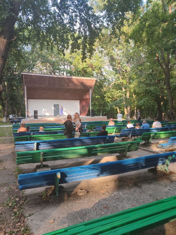 Сегодня в Парке культуры и отдыха состоялась яркая концертная программа сельского вокального дуэта "Звуки лета" Сегодня в Парке культуры и отдыха состоялась яркая концертная программа сельского вокального дуэта "Звуки лета"