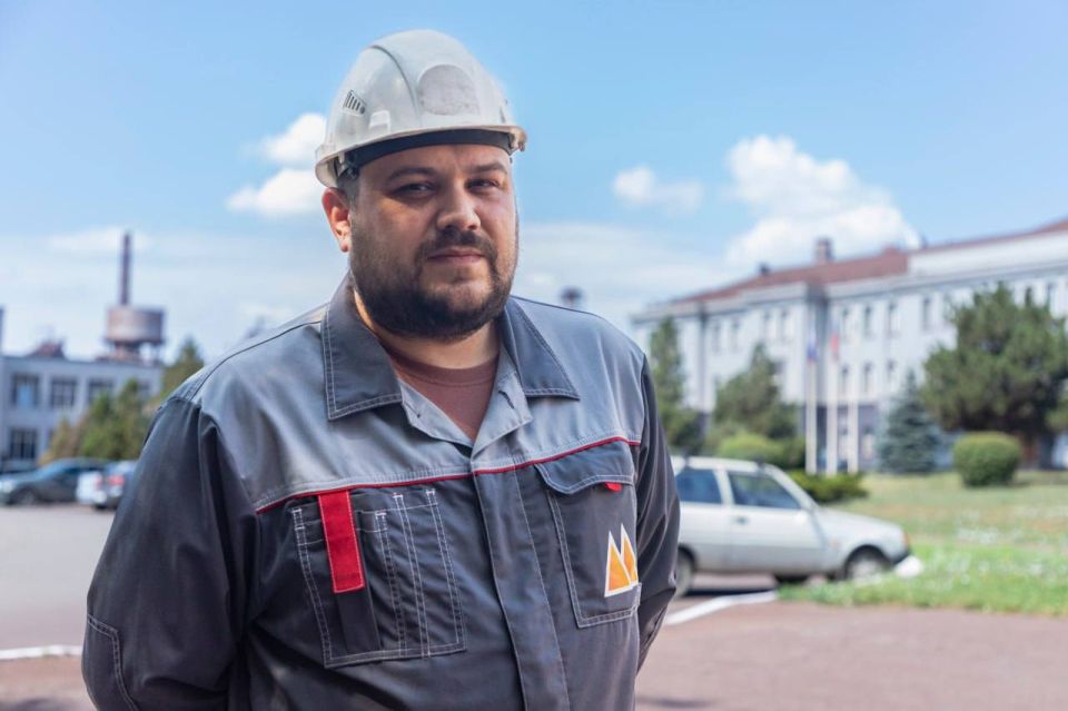 Алчевский меткобминат. Что строит Россия из рожденного в ЛНР металла Интеграция в Южный горно-металлургический комплекс придала работе комбината системность и устойчивость Алчевский меткобминат. Что строит Россия из рожденного в ЛНР металла Интеграция в Южный горно-металлургический комплекс придала работе комбината системность и устойчивость