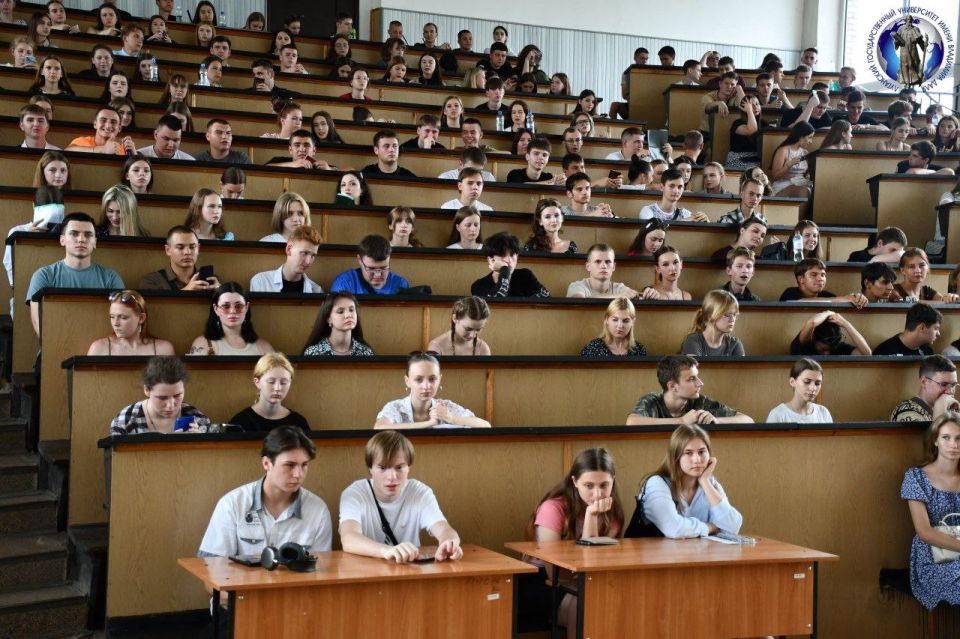 Первый экзамен позади. Вступительная кампания в университете имени Даля идёт полным ходом Первый экзамен позади. Вступительная кампания в университете имени Даля идёт полным ходом