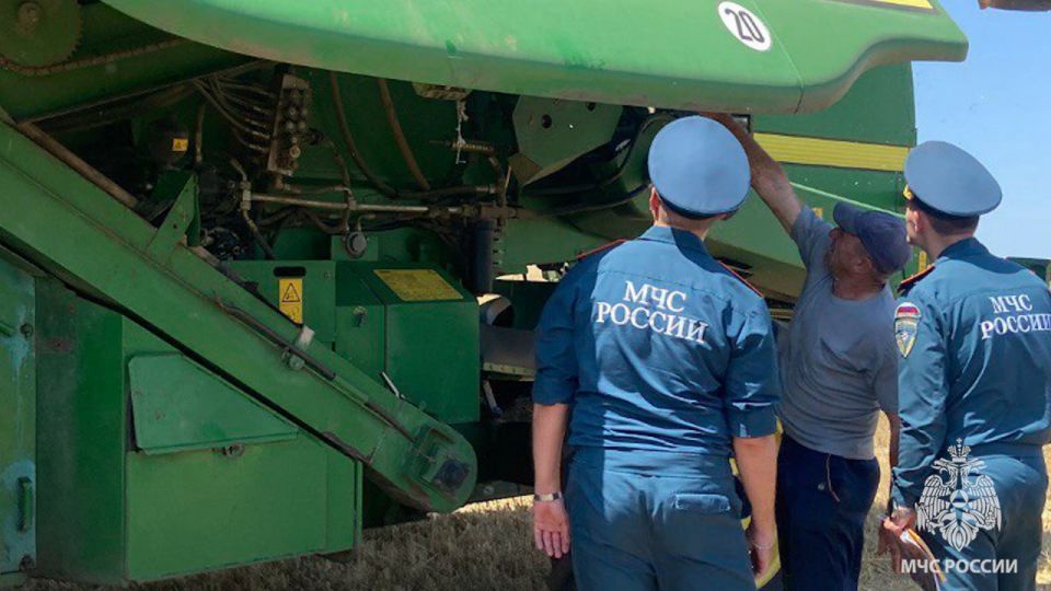МЧС России в период уборочной кампании: инспекторы ЛНР проводят рейды по контролю за безопасностью МЧС России в период уборочной кампании: инспекторы ЛНР проводят рейды по контролю за безопасностью