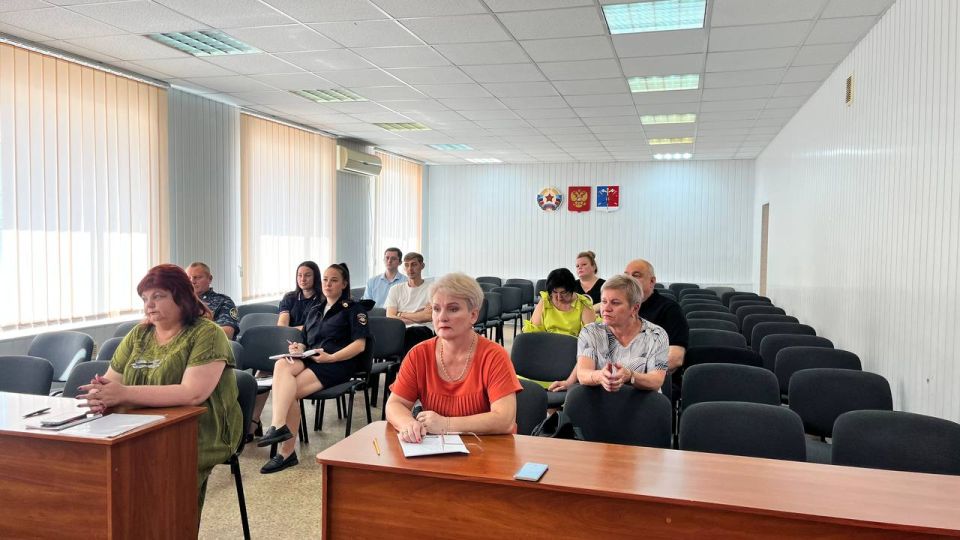 Альберт Зинченко: Сегодня заместитель Главы Станично-Луганского МО Анна Кулиш, провела очередное заседание муниципальной комиссии по делам несовершеннолетних и защите их прав Станично-Луганского МО ЛНР Альберт Зинченко: Сегодня заместитель Главы Станично-Луганского МО Анна Кулиш, провела очередное заседание муниципальной комиссии по делам несовершеннолетних и защите их прав Станично-Луганского МО ЛНР