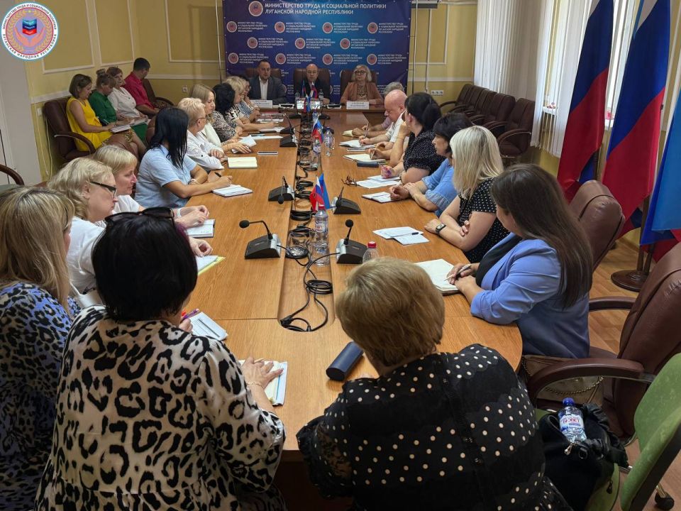Совещание по вопросам профобучения и дополнительного профобразования в рамках нацпроекта «Кадры» Совещание по вопросам профобучения и дополнительного профобразования в рамках нацпроекта «Кадры»