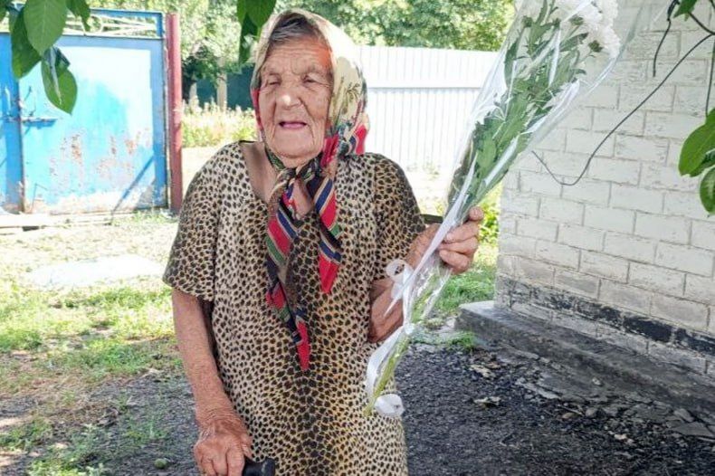 В пгт Калининский поздравили юбиляра В пгт Калининский поздравили юбиляра
