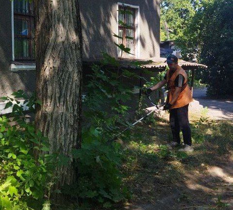 Коммунальные службы проводят работы на территории города Коммунальные службы проводят работы на территории города