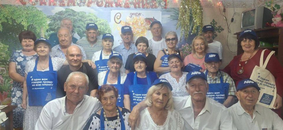 В День металлурга: тёплая встреча ветеранов в Стаханове В День металлурга: тёплая встреча ветеранов в Стаханове