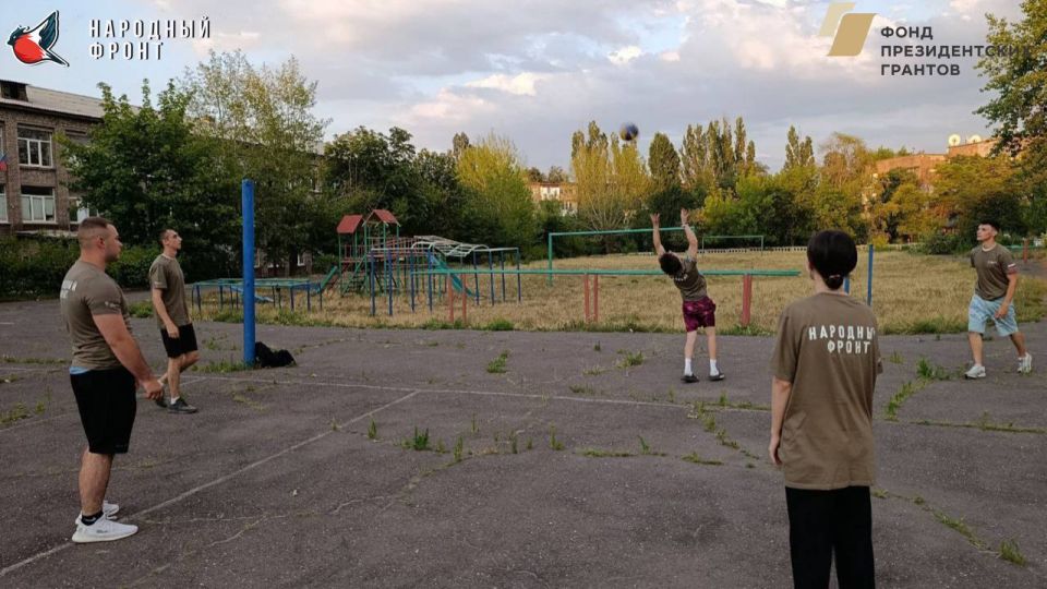 Сегодня наши ребята показали скилл на волейбольной тренировке! Было жарко, энергично и очень весело! Сегодня наши ребята показали скилл на волейбольной тренировке! Было жарко, энергично и очень весело!