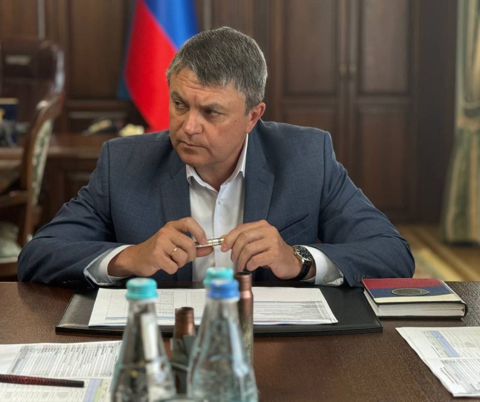 Леонид Пасечник: Провел рабочую встречу с временно исполняющим полномочия главы города Луганска Яной Пащенко Леонид Пасечник: Провел рабочую встречу с временно исполняющим полномочия главы города Луганска Яной Пащенко