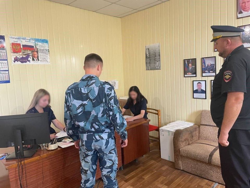 Сотрудники ОГИБДД ОМВД России «Лутугинский» провели тематическое занятие с сотрудниками Лутугинского филиала УИИ регионального УФСИН