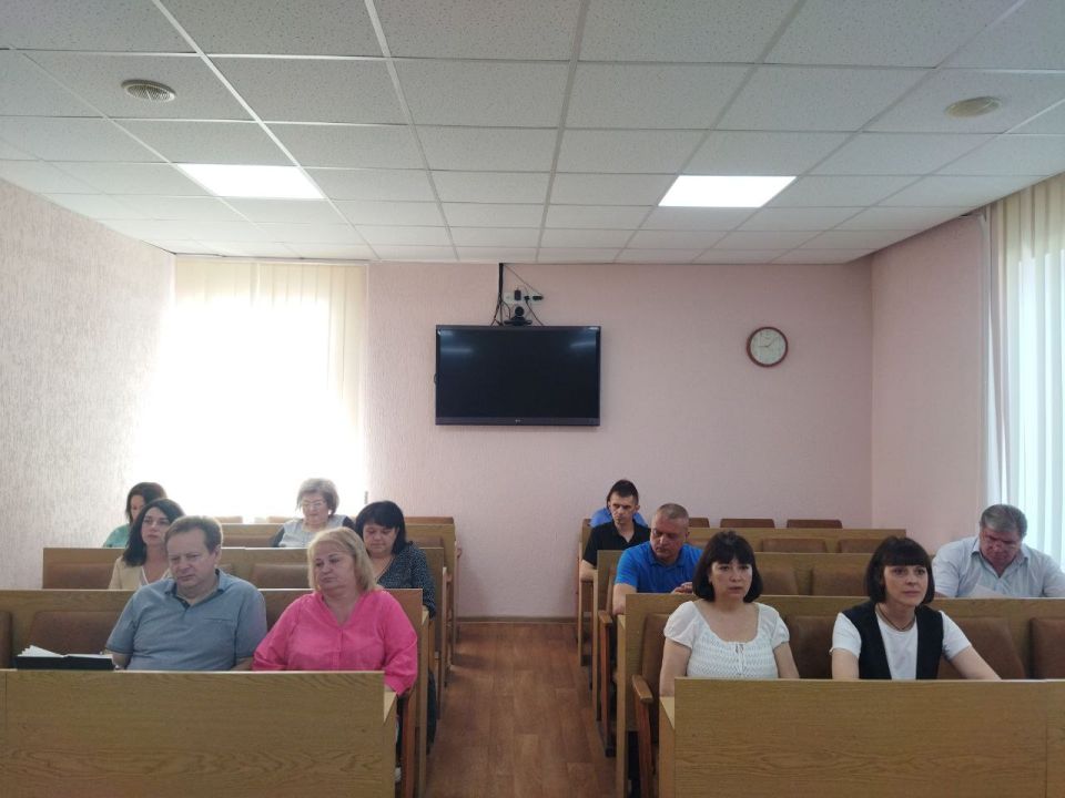 Глава городского округа город Ровеньки Андрей Рубанцов понедельник начал с традиционного рабочего совещания, в котором приняли участие руководители управлений администрации и структурных подразделений Глава городского округа город Ровеньки Андрей Рубанцов понедельник начал с традиционного рабочего совещания, в котором приняли участие руководители управлений администрации и структурных подразделений