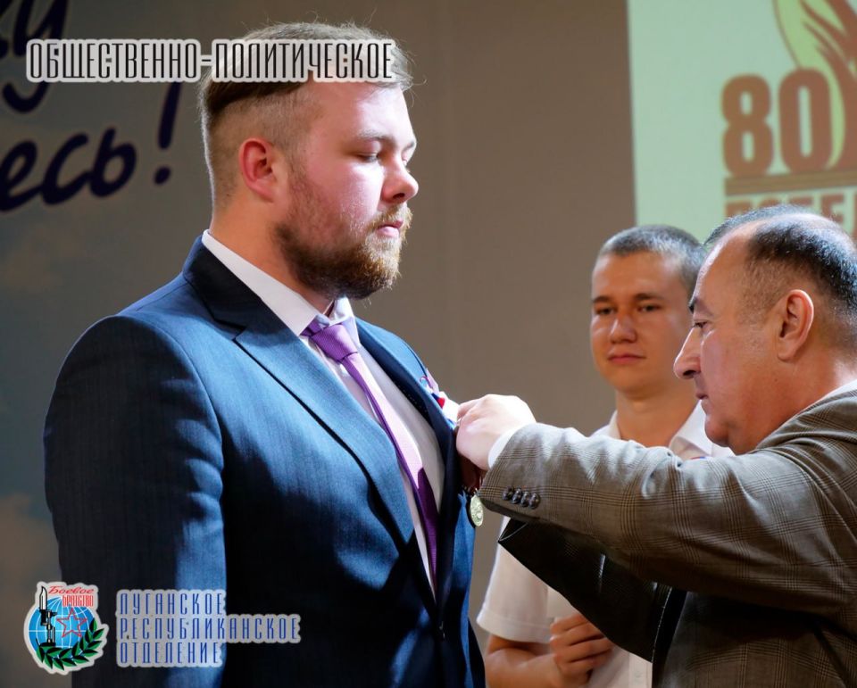 2 июля в Луганском педагогическом университете, состоялась торжественная церемония вручения памятных медалей студентам-добровольцам, проявившим активную гражданскую позицию и участие в общественно значимых инициативах 2 июля в Луганском педагогическом университете, состоялась торжественная церемония вручения памятных медалей студентам-добровольцам, проявившим активную гражданскую позицию и участие в общественно значимых инициативах