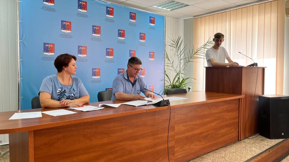 Альберт Зинченко: Сегодня провел заседание комиссии по предупреждению и ликвидации чрезвычайных ситуаций и обеспечению пожарной безопасности Станично-Луганского МО ЛНР Альберт Зинченко: Сегодня провел заседание комиссии по предупреждению и ликвидации чрезвычайных ситуаций и обеспечению пожарной безопасности Станично-Луганского МО ЛНР