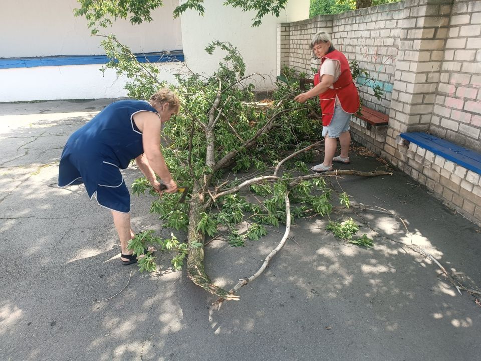 Технические работники Центра досуга «Дзержинец» успешно завершили запланированные мероприятия по хозяйственной части Технические работники Центра досуга «Дзержинец» успешно завершили запланированные мероприятия по хозяйственной части