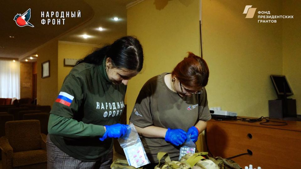 Сегодня в нашем штабе Молодёжки НФ прошла познавательная лекция и практическое занятие по комплектации правильной аптечки! Сегодня в нашем штабе Молодёжки НФ прошла познавательная лекция и практическое занятие по комплектации правильной аптечки!