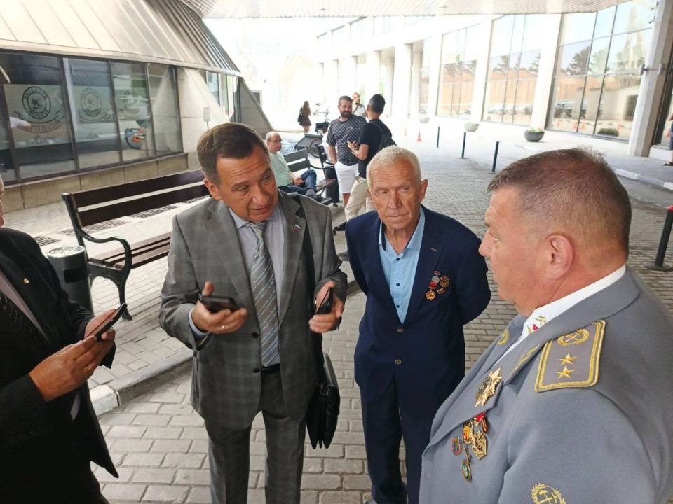 Роман Лысенко: В апреле Герои Труда обратились в Благотворительный фонд ПОБЕДА с просьбой возродить праздник, посвящённый дню основания Стахановского движения Роман Лысенко: В апреле Герои Труда обратились в Благотворительный фонд ПОБЕДА с просьбой возродить праздник, посвящённый дню основания Стахановского движения